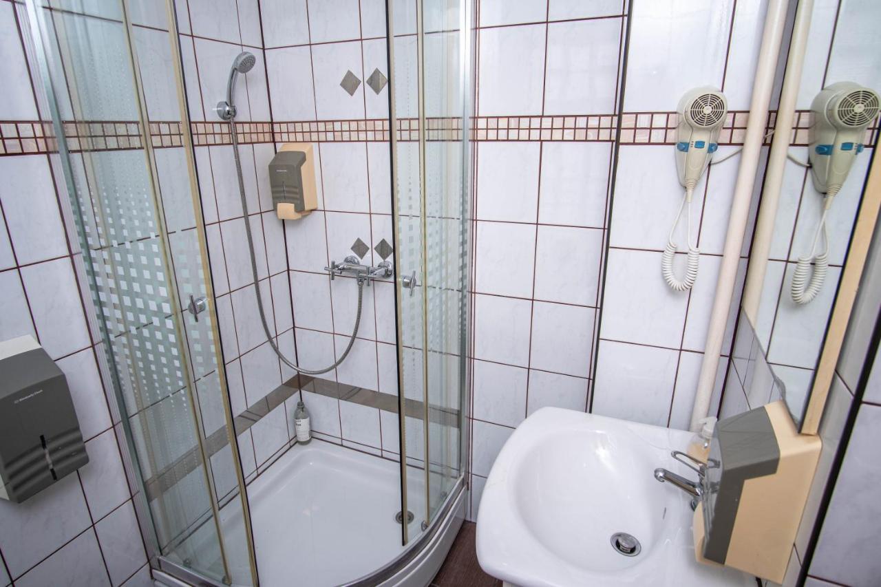 Sobe Amadeus Hotel Sesvete Buitenkant foto